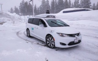 自动驾驶汽车如何处理雪地道路？