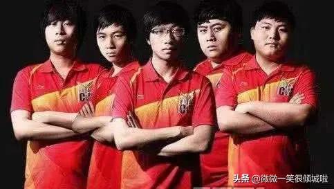 他们战队的名字是Royal Never Give up，皇族永不言弃，你怎么看待？-第1张图片