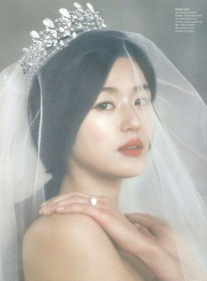 全智贤结婚当日穿的婚纱，全智贤和她老公婚纱照-第4张图片