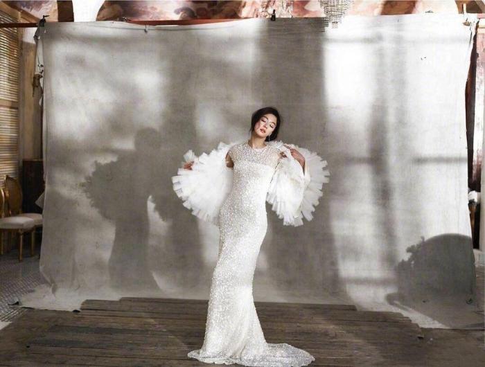 全智贤结婚当日穿的婚纱，全智贤和她老公婚纱照-第6张图片