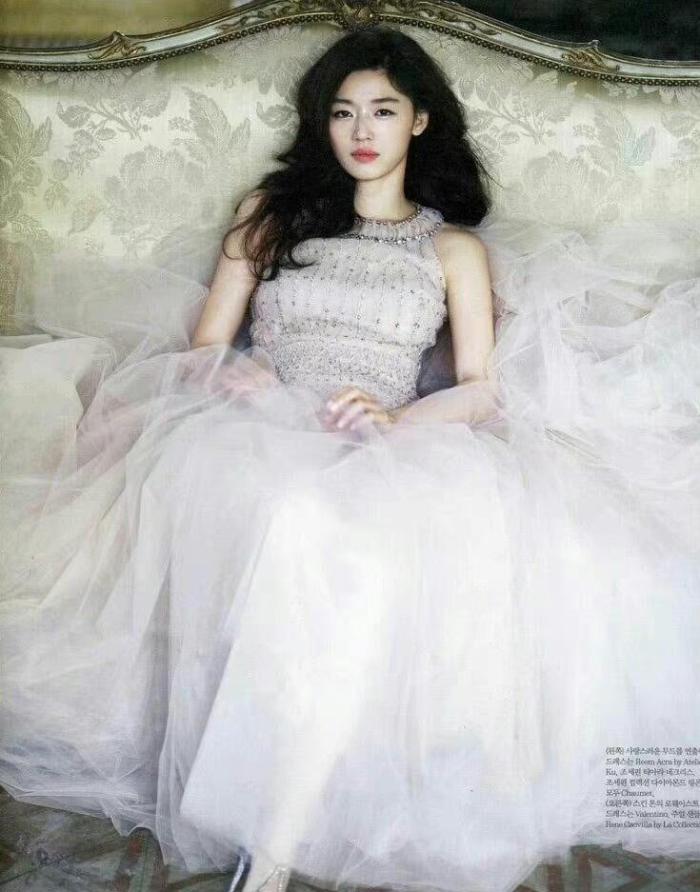 全智贤结婚当日穿的婚纱，全智贤和她老公婚纱照-第7张图片