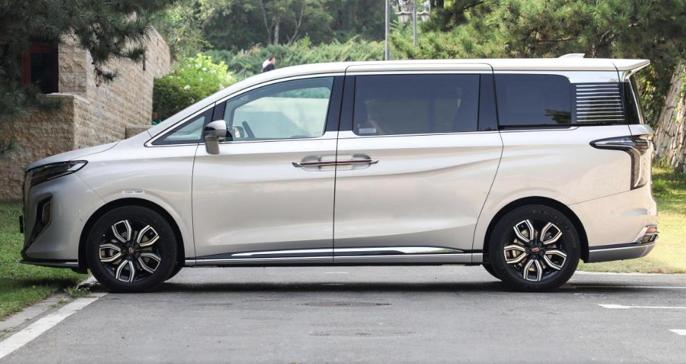 丰田 mpv 埃尔法，红旗首款mpv什么时候上市-第3张图片