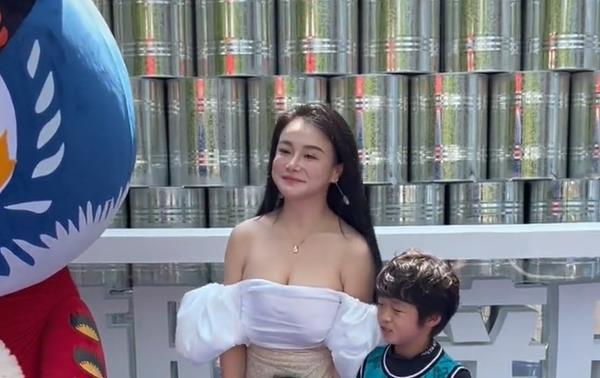 冉莹颖带三个儿子参加活动视频，冉莹颖带三个儿子参加活动照片-第6张图片