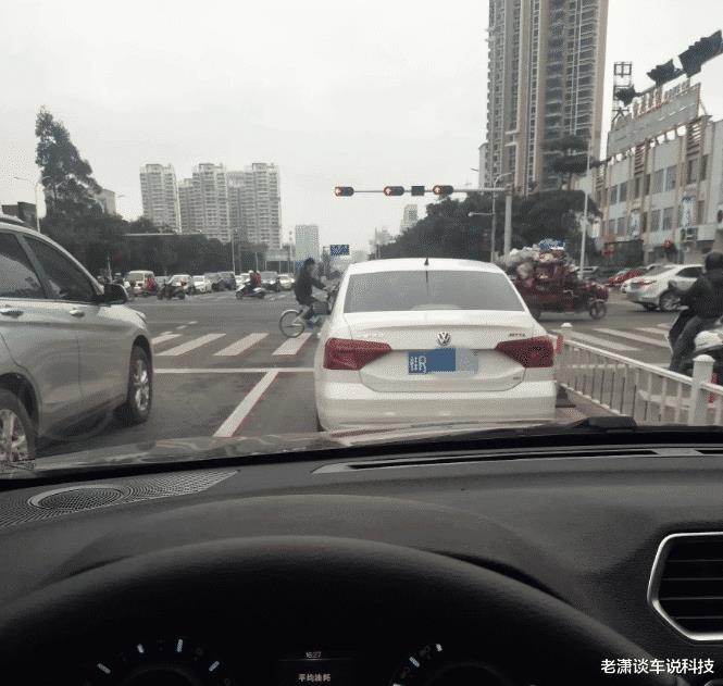 等红绿灯的时候为什么要挂n挡，开自动挡的车等红灯用什么挡-第6张图片