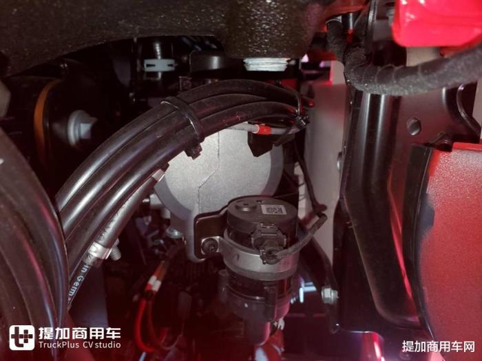 奔驰牵引车550马力，牵引车350马力能拉多少吨-第19张图片