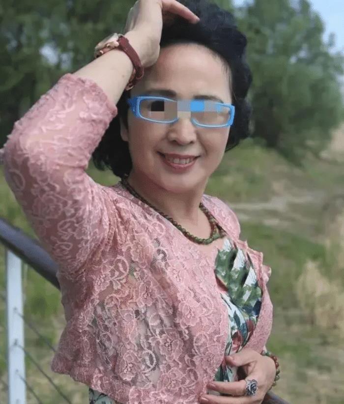 小伙娶了50岁大妈下集，小伙结婚才发现妻子50岁-第3张图片