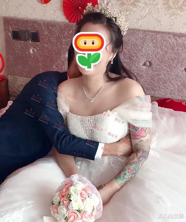 婚礼现场新娘扔手捧花，婚礼现场新娘手捧花束-第5张图片