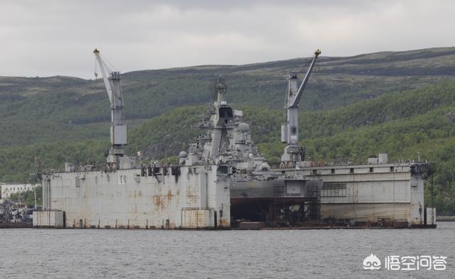 世界最大浮船坞沉没，航母被起重机砸中，俄还有能力修复航母吗？-第5张图片