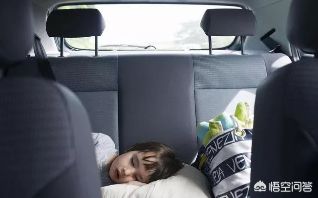关紧车窗后在车里睡觉，会缺氧有生命危险吗？-第1张图片