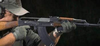 AK突击步枪唯一能和它抗衡的只有M4吗？-第2张图片