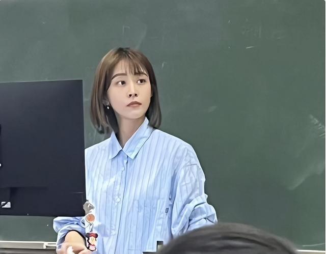 青岛高校女老师走红毯视频，青岛高校老师聊天记录-第5张图片