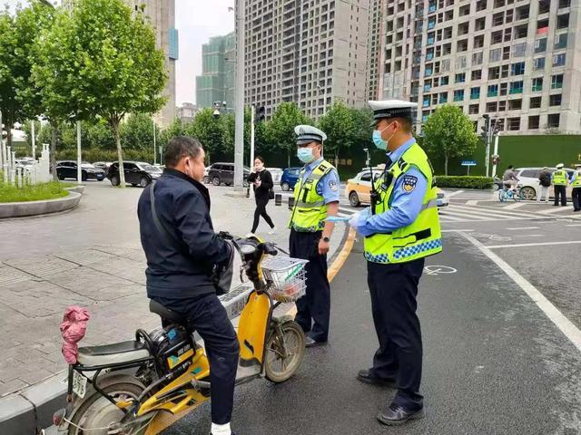 有摩托车驾驶证开超标电动车，有摩托驾照骑电动车怎样处罚-第1张图片