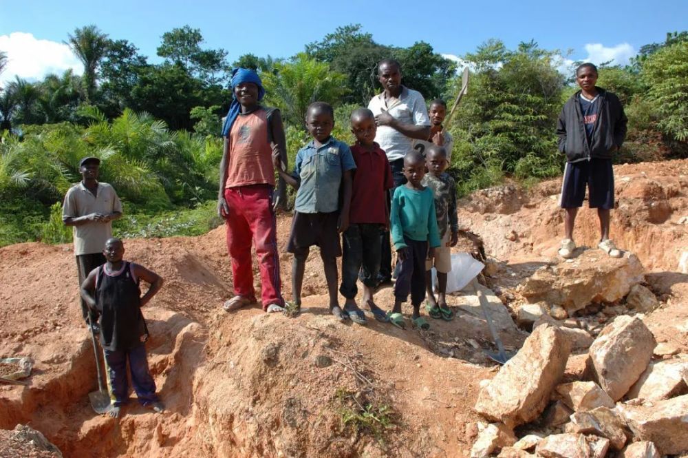 在非洲挖锂矿的中国人，在非洲挖锂矿的中国人是谁-第1张图片